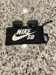 NK7091S (NIKE)